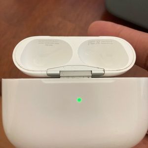 AirPods Pro charging case. Suitable for model A2083, A2084, A2190.